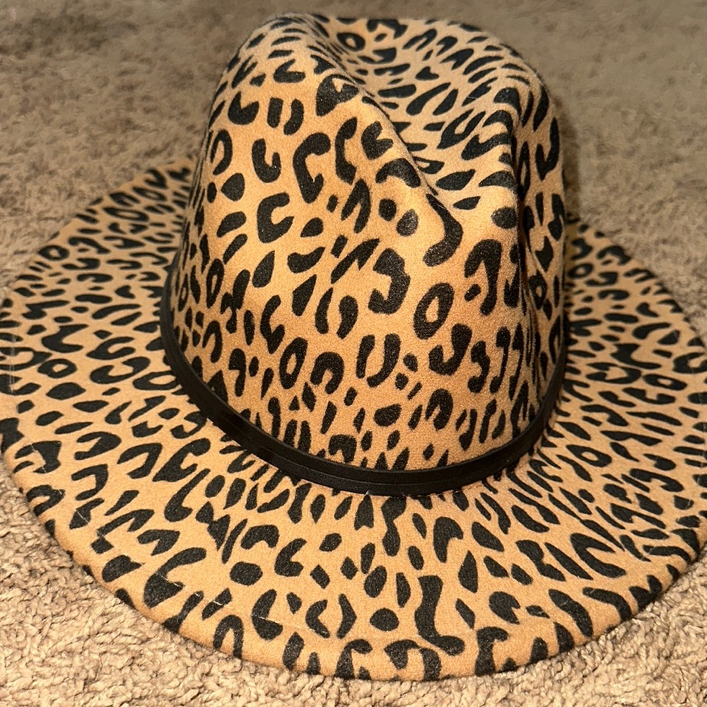 Leopard felt hat